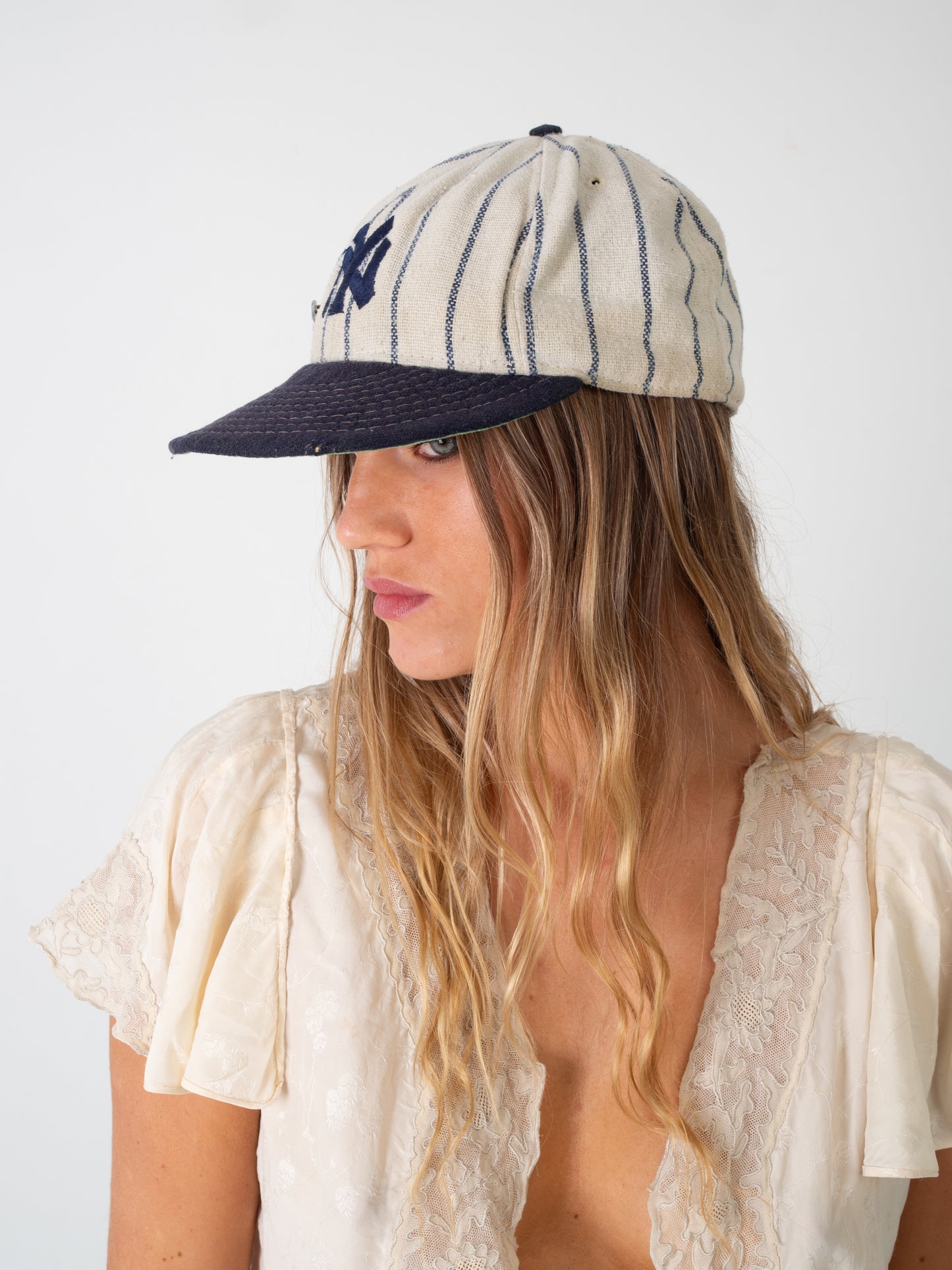 NY BASEBALL CAP WITH PIN