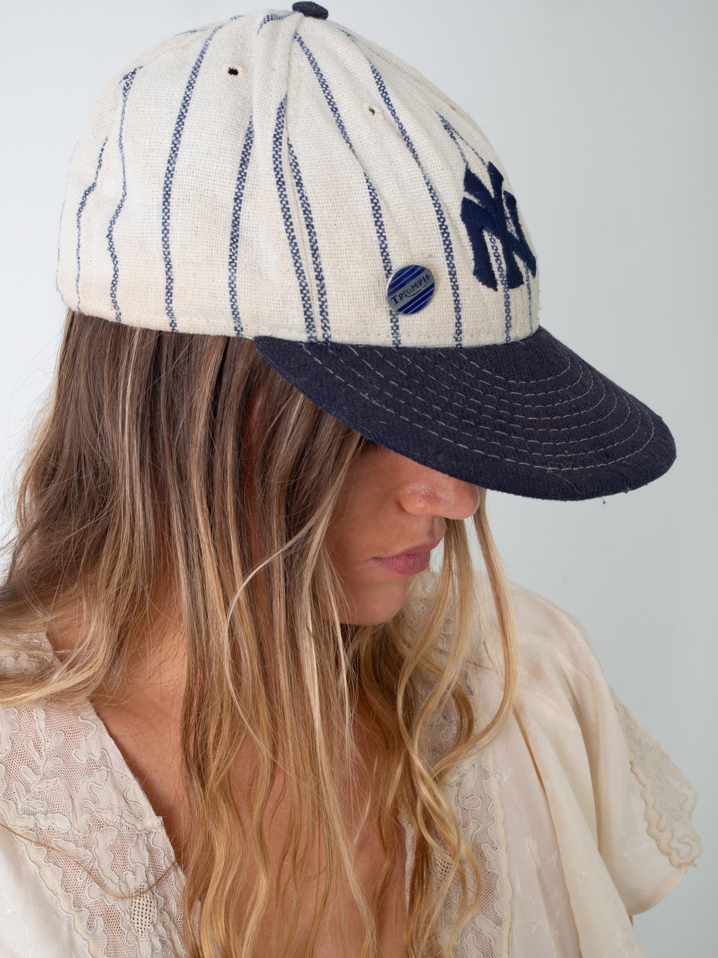 NY BASEBALL CAP WITH PIN