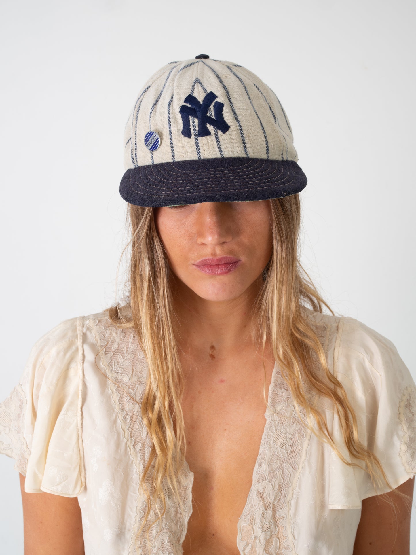 NY BASEBALL CAP WITH PIN
