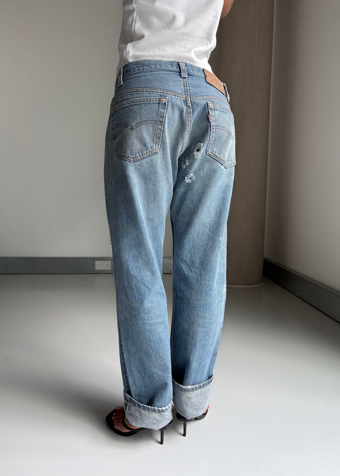 80S THRASHED LEVIS