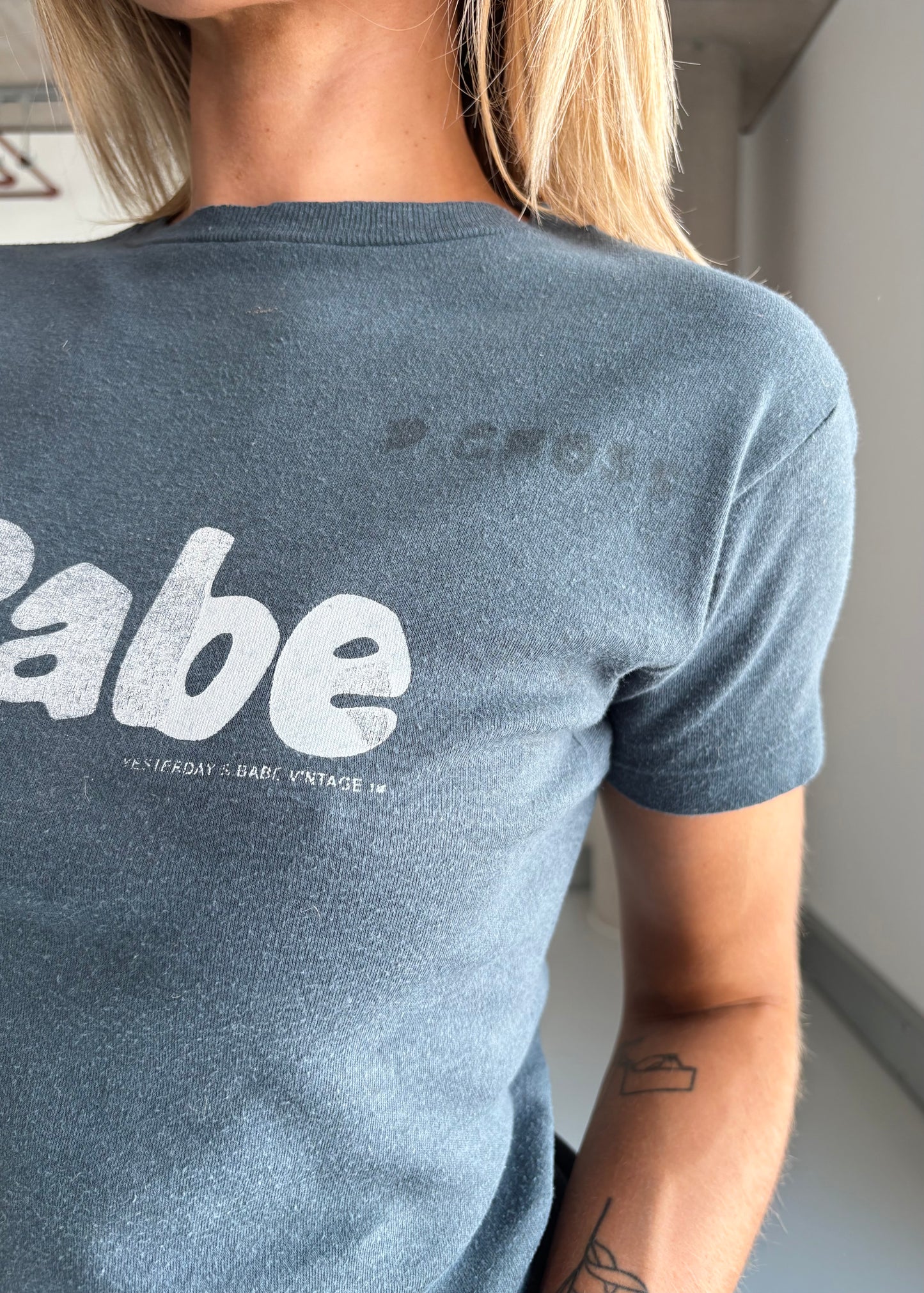 BABE TEE