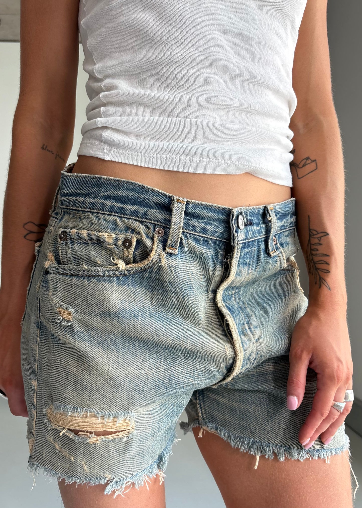 90S SAND WASH CUT OFFS WITH RIPS
