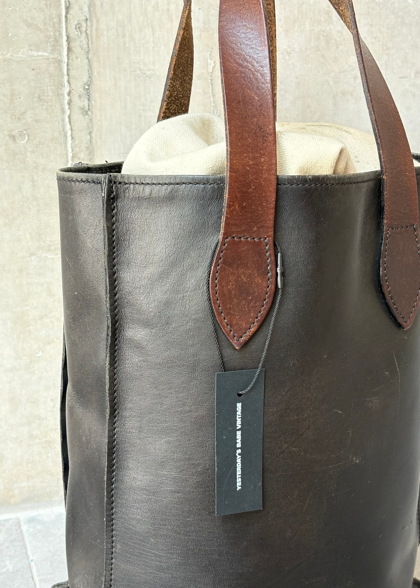 LEATHER BUCKET BAG