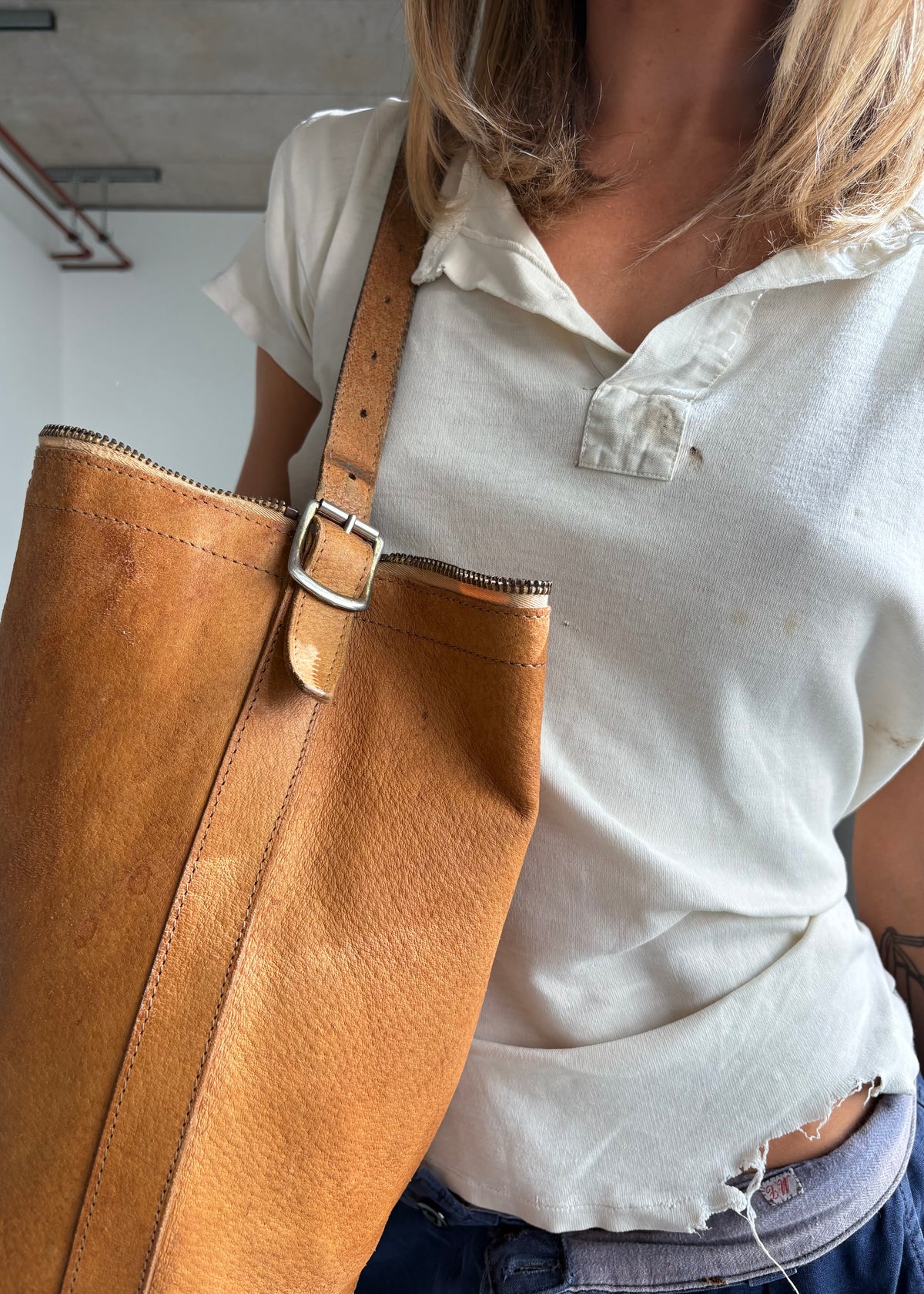1970S LEATHER BUCKET BAG