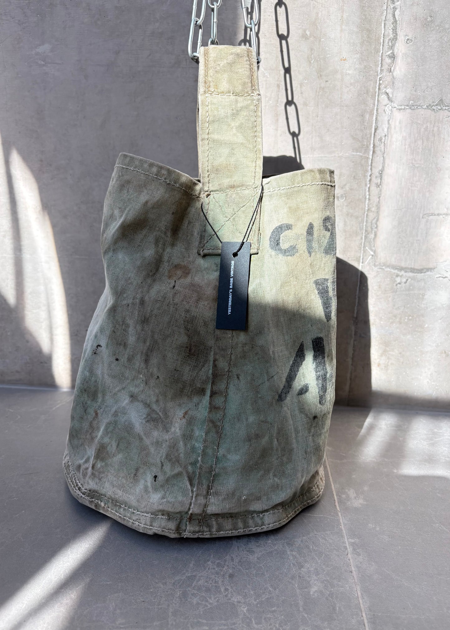 1942 CANVAS BUCKET BAG