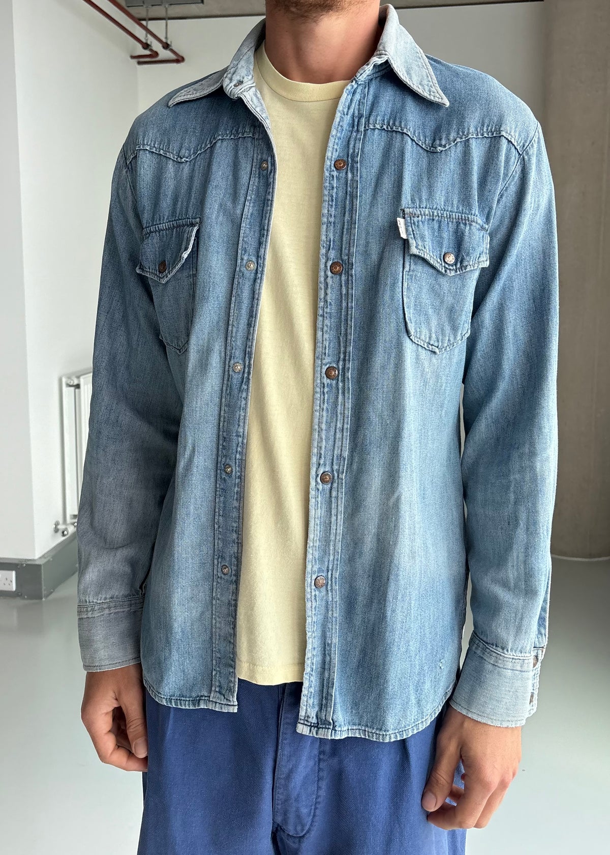 70S WHITE TAB LEVIS SHIRT