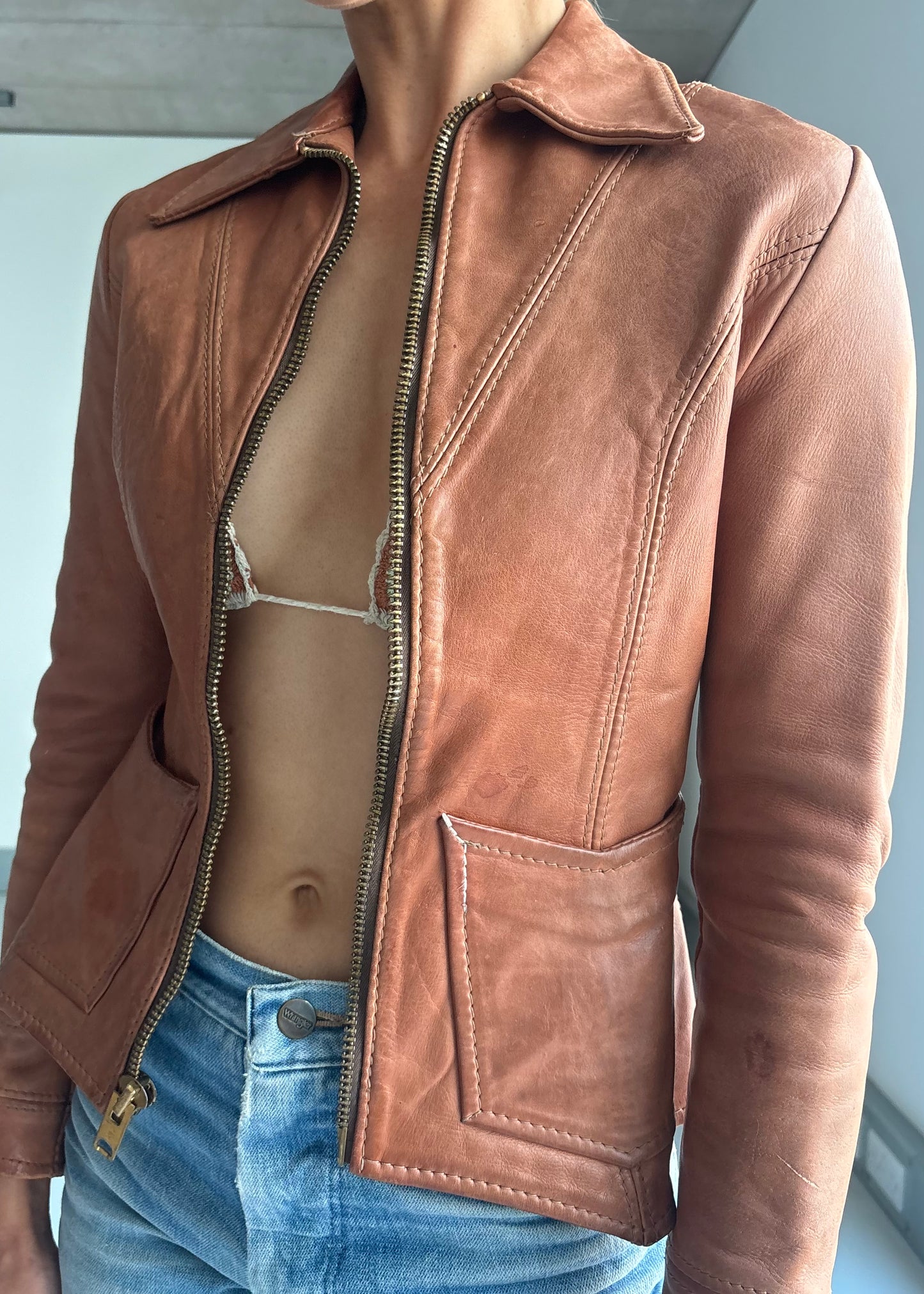 OSHWAKHON LEATHER JACKET