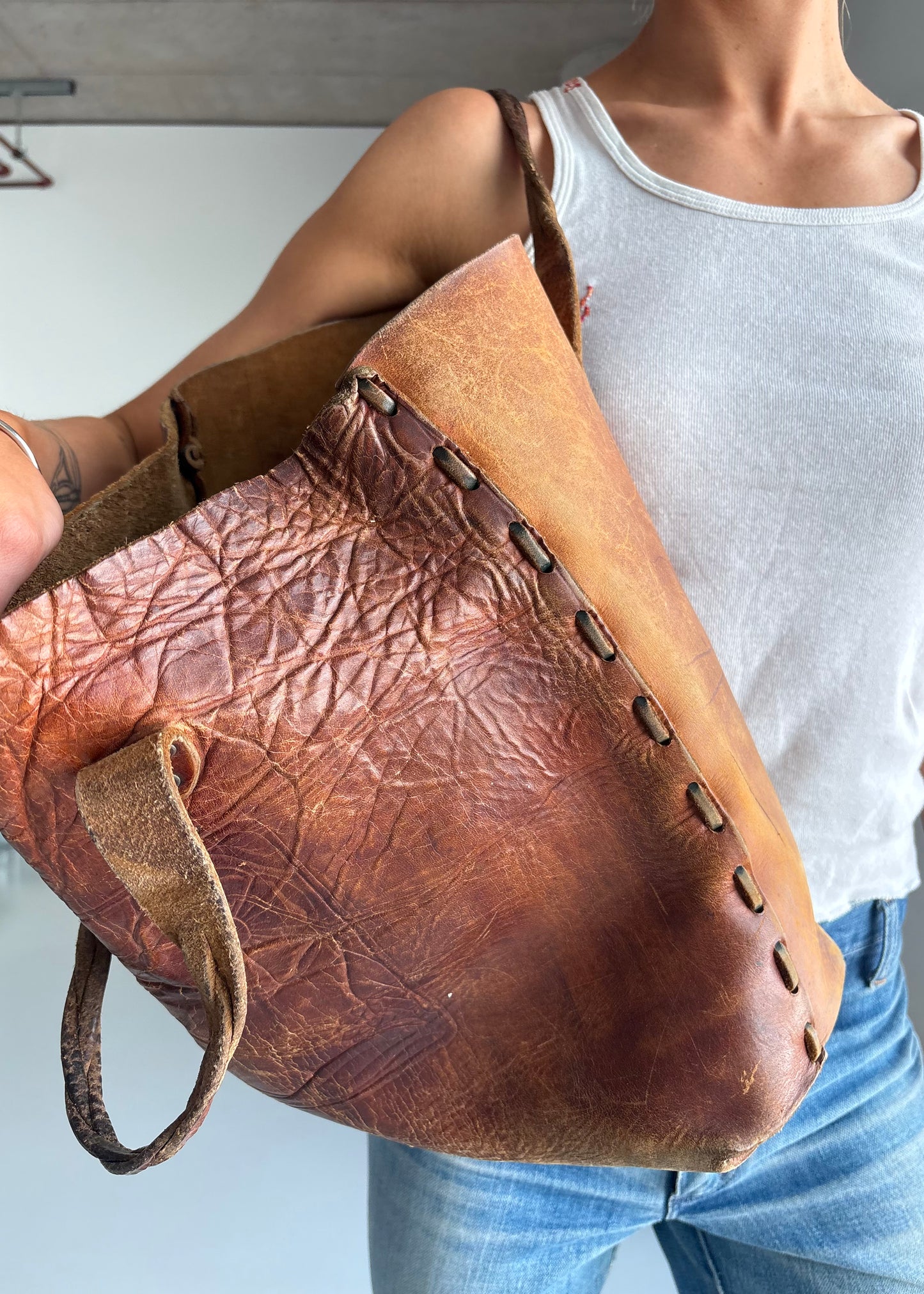 60s HIPPIE LEATHER BUCKET BAG