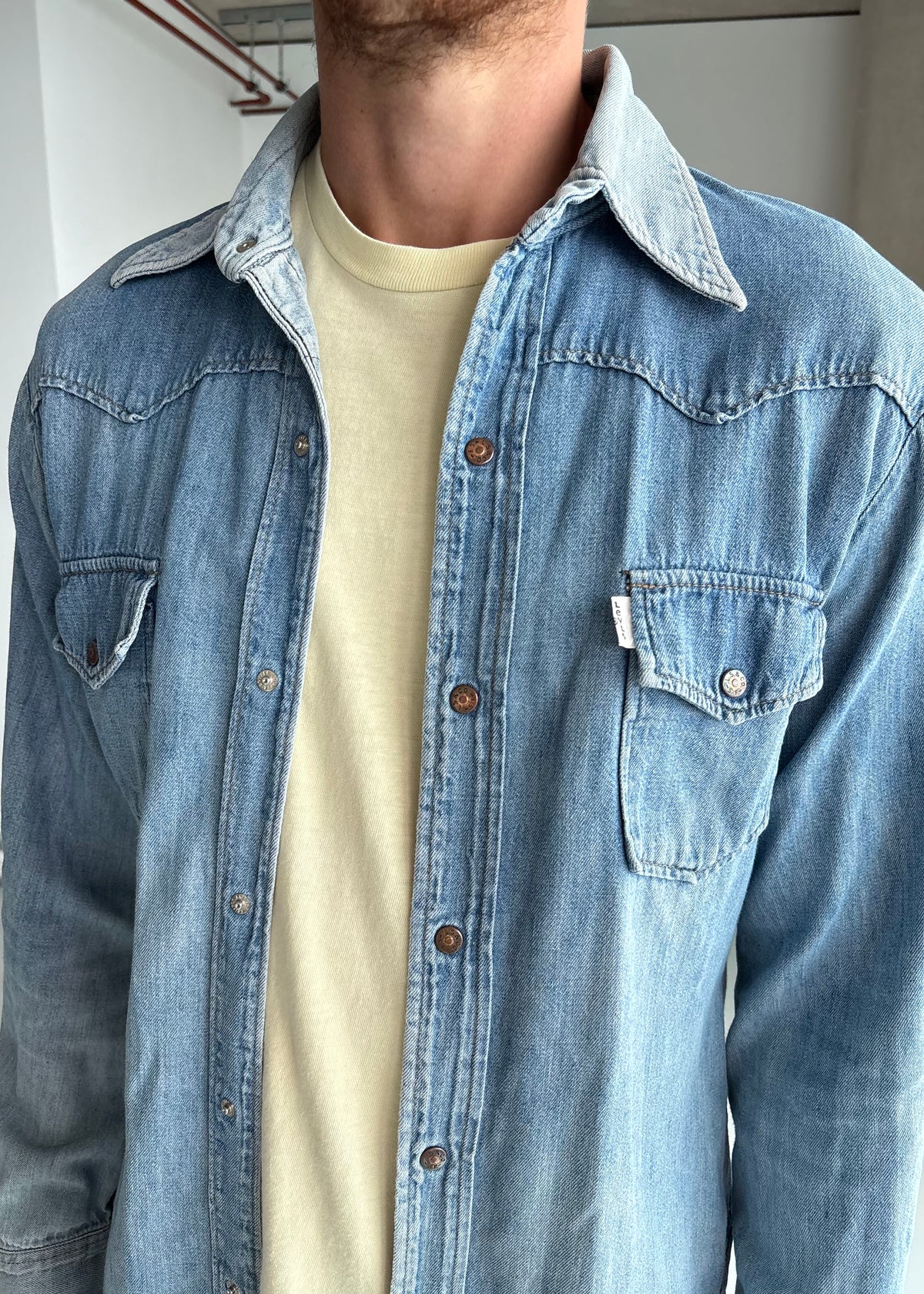70S WHITE TAB LEVIS SHIRT