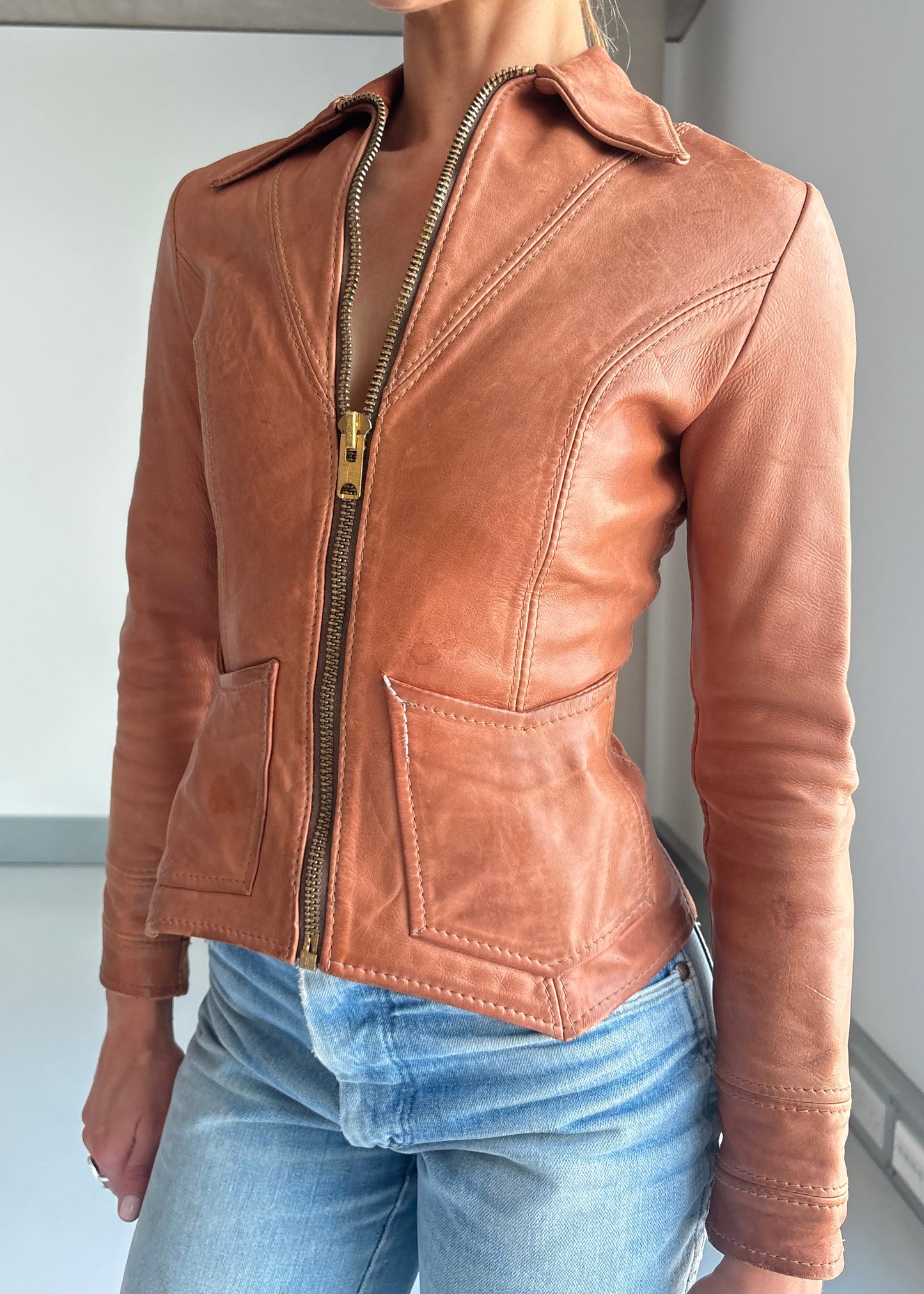 OSHWAKHON LEATHER JACKET