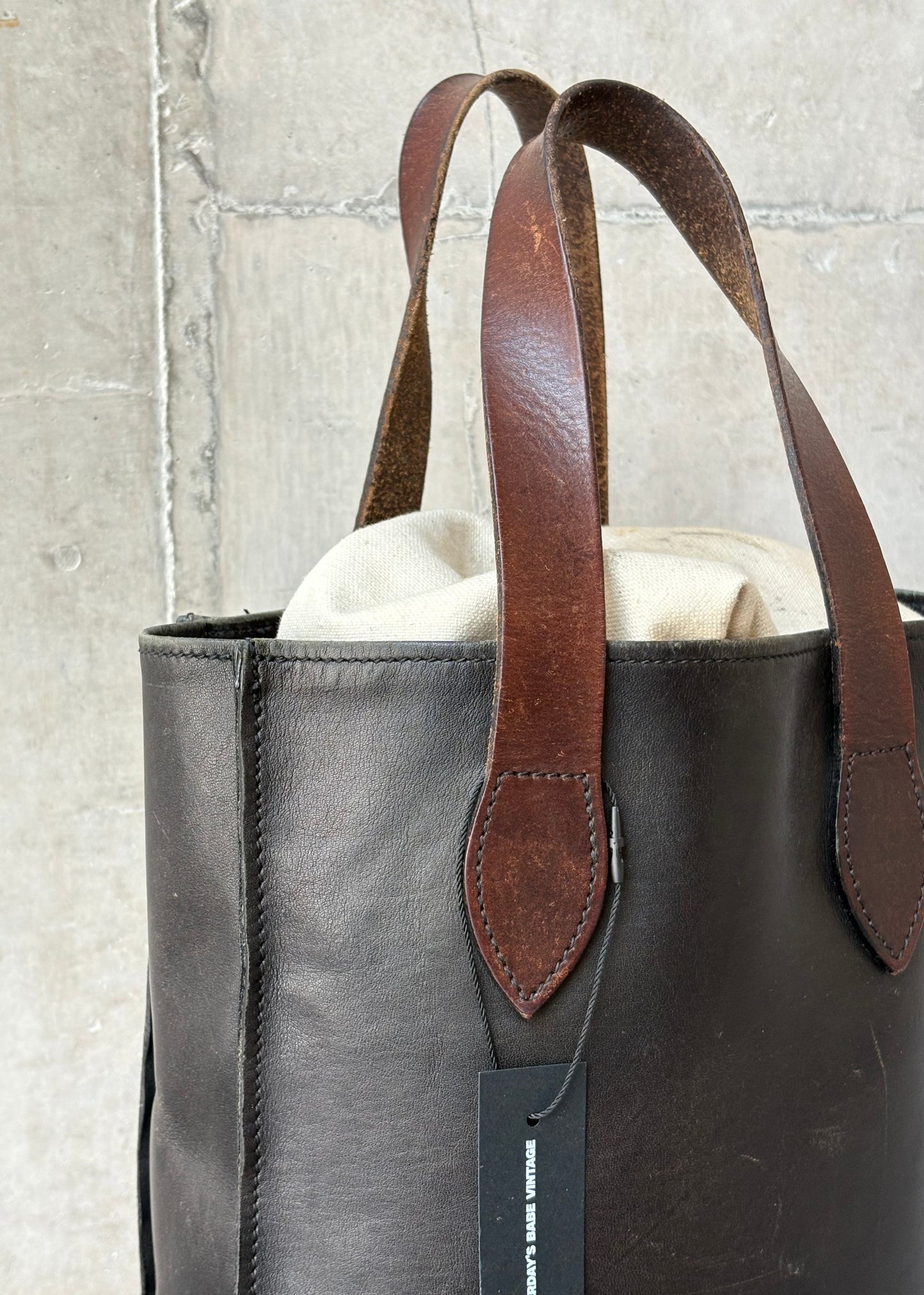 LEATHER BUCKET BAG