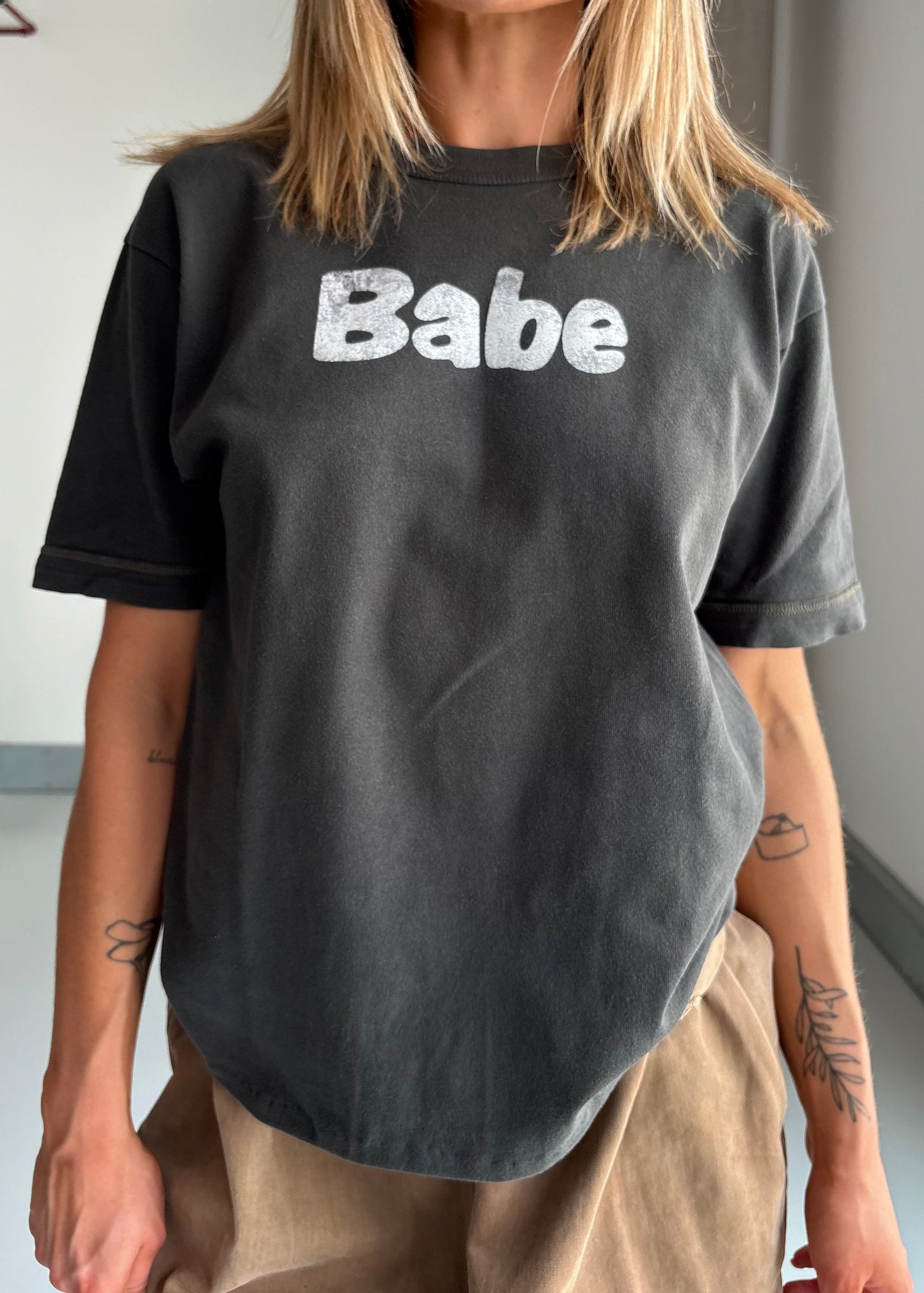 BABE TEE