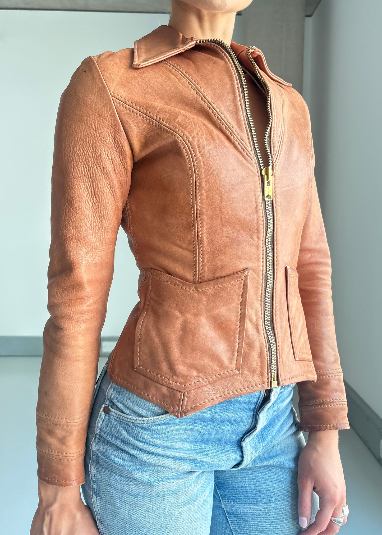 OSHWAKHON LEATHER JACKET