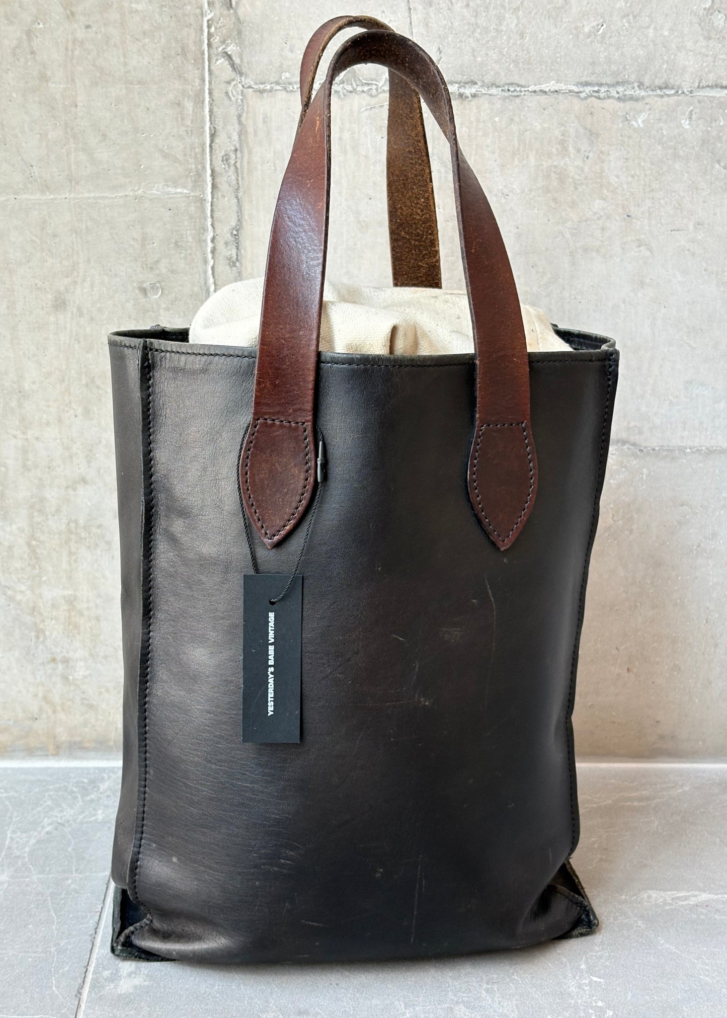 LEATHER BUCKET BAG