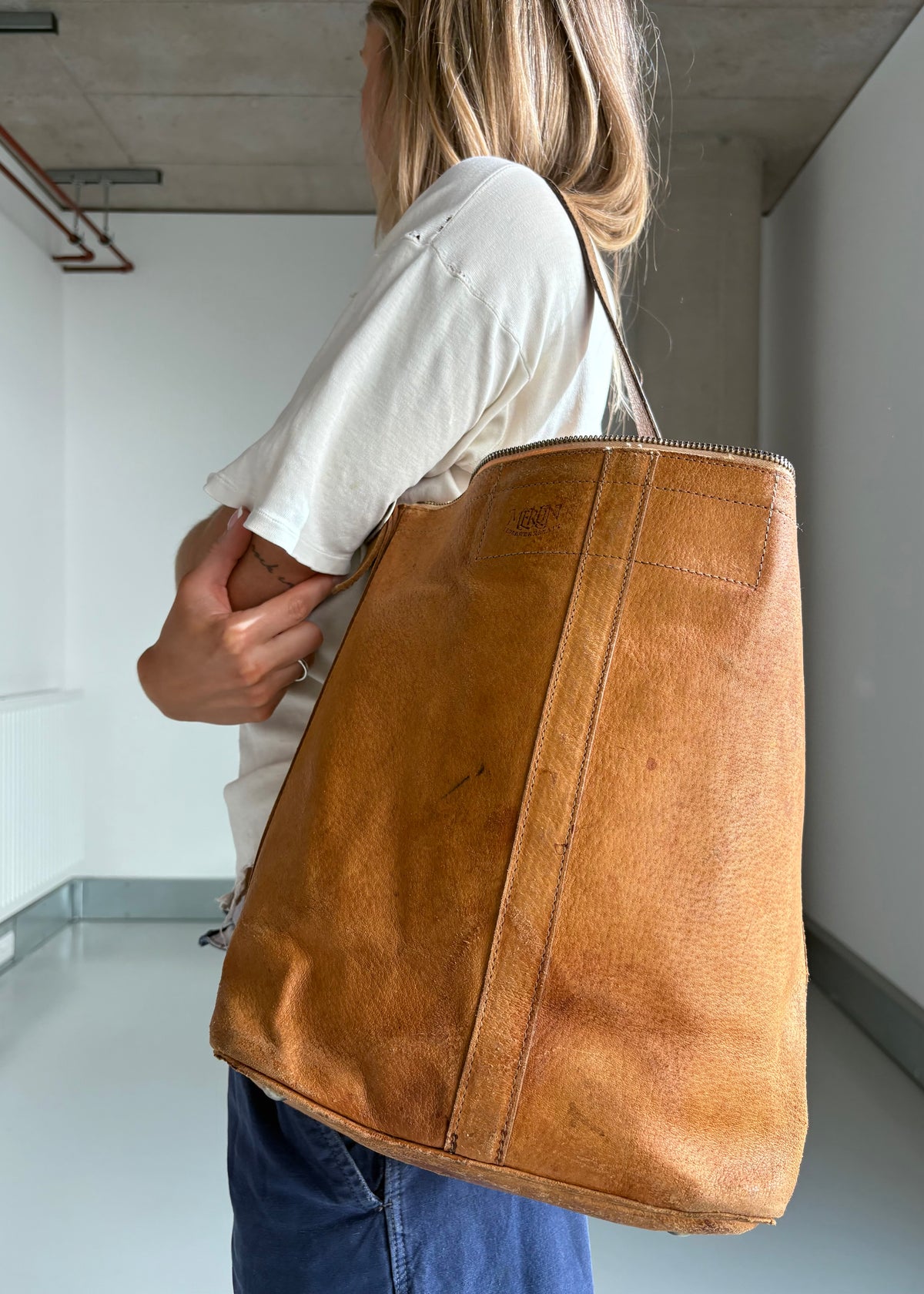 1970S LEATHER BUCKET BAG