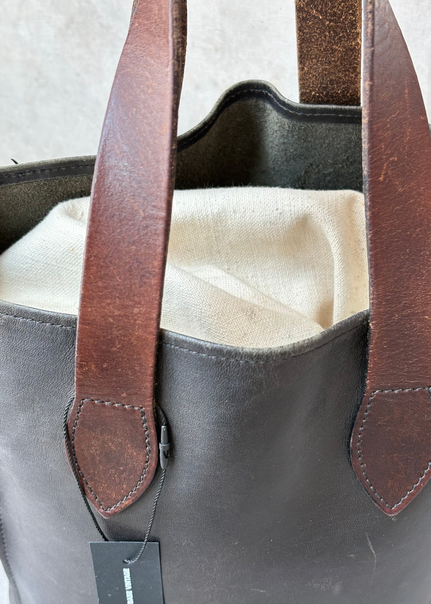 LEATHER BUCKET BAG