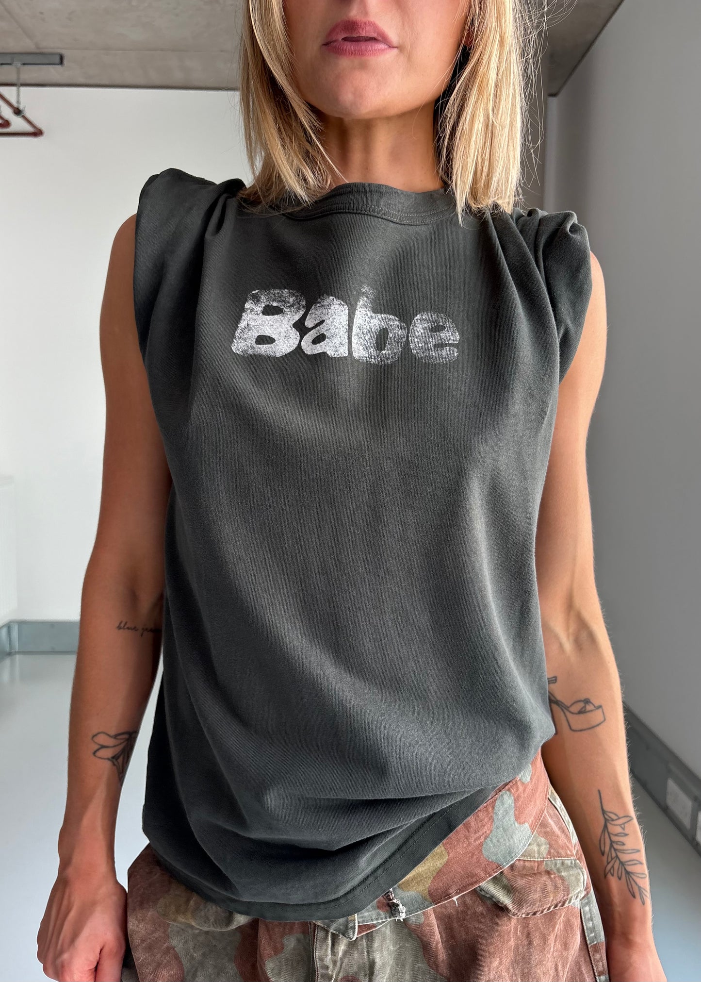 Babe tee