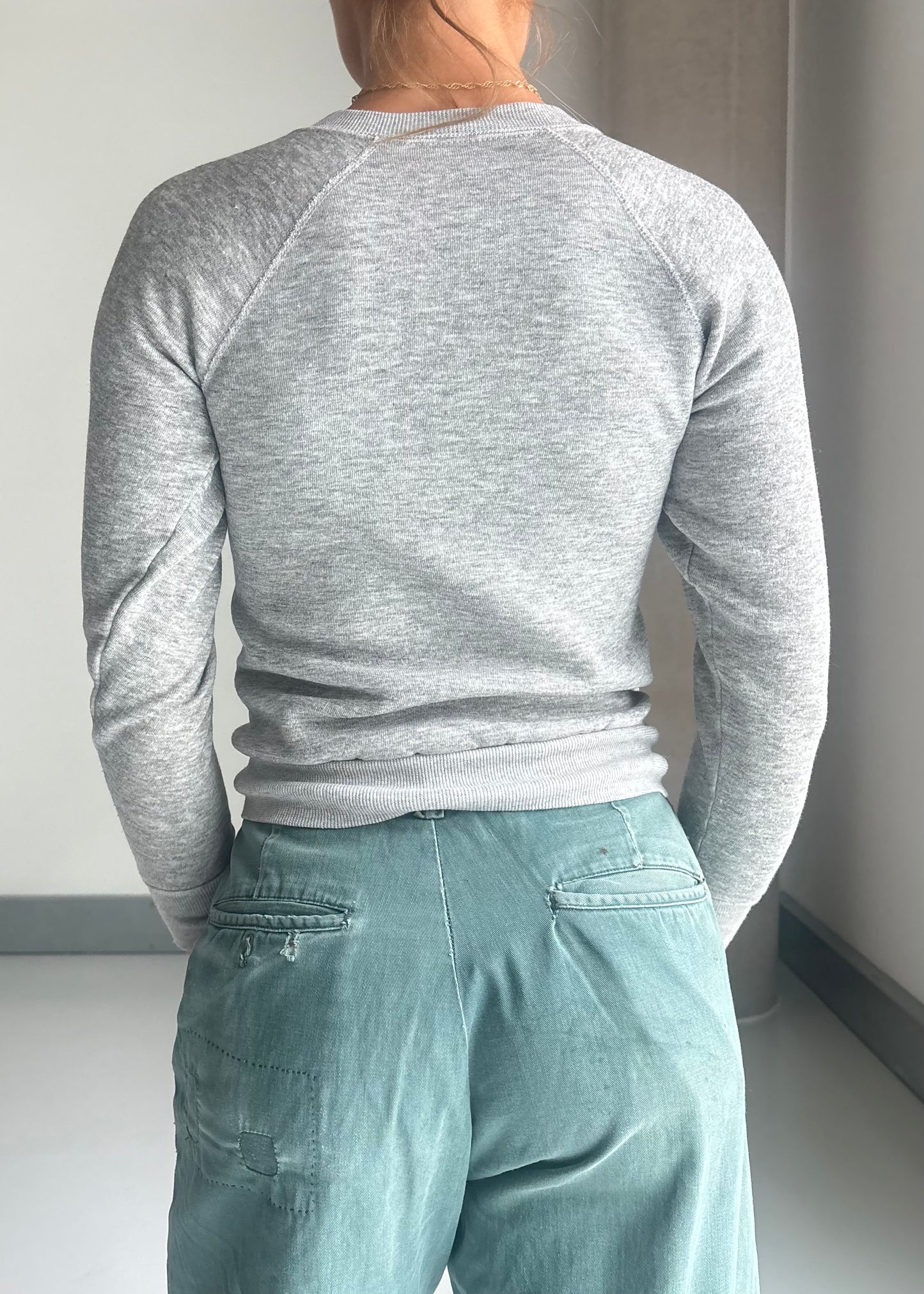 70s grey sweatshirt