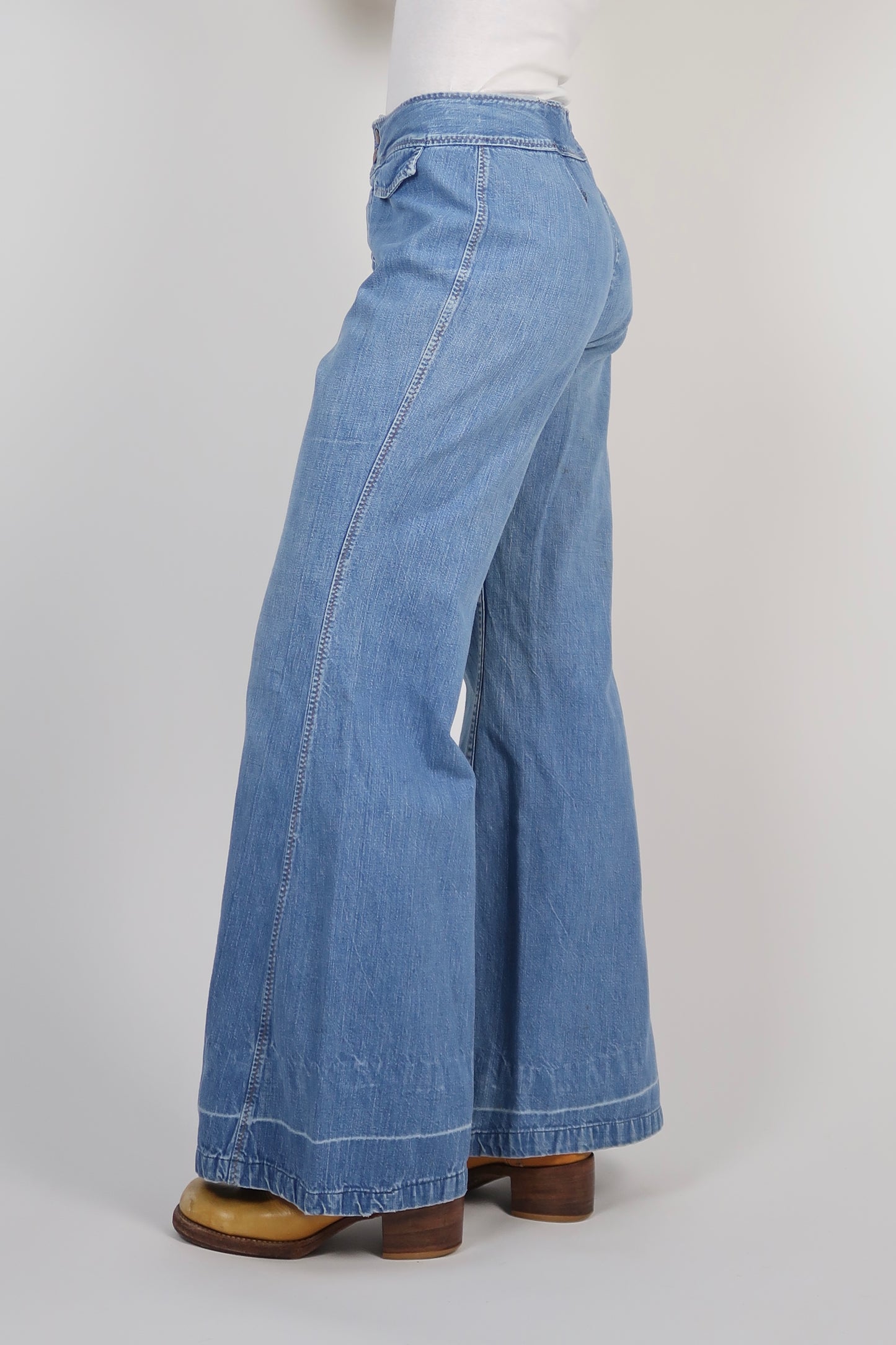 Wrangler light weight jeans