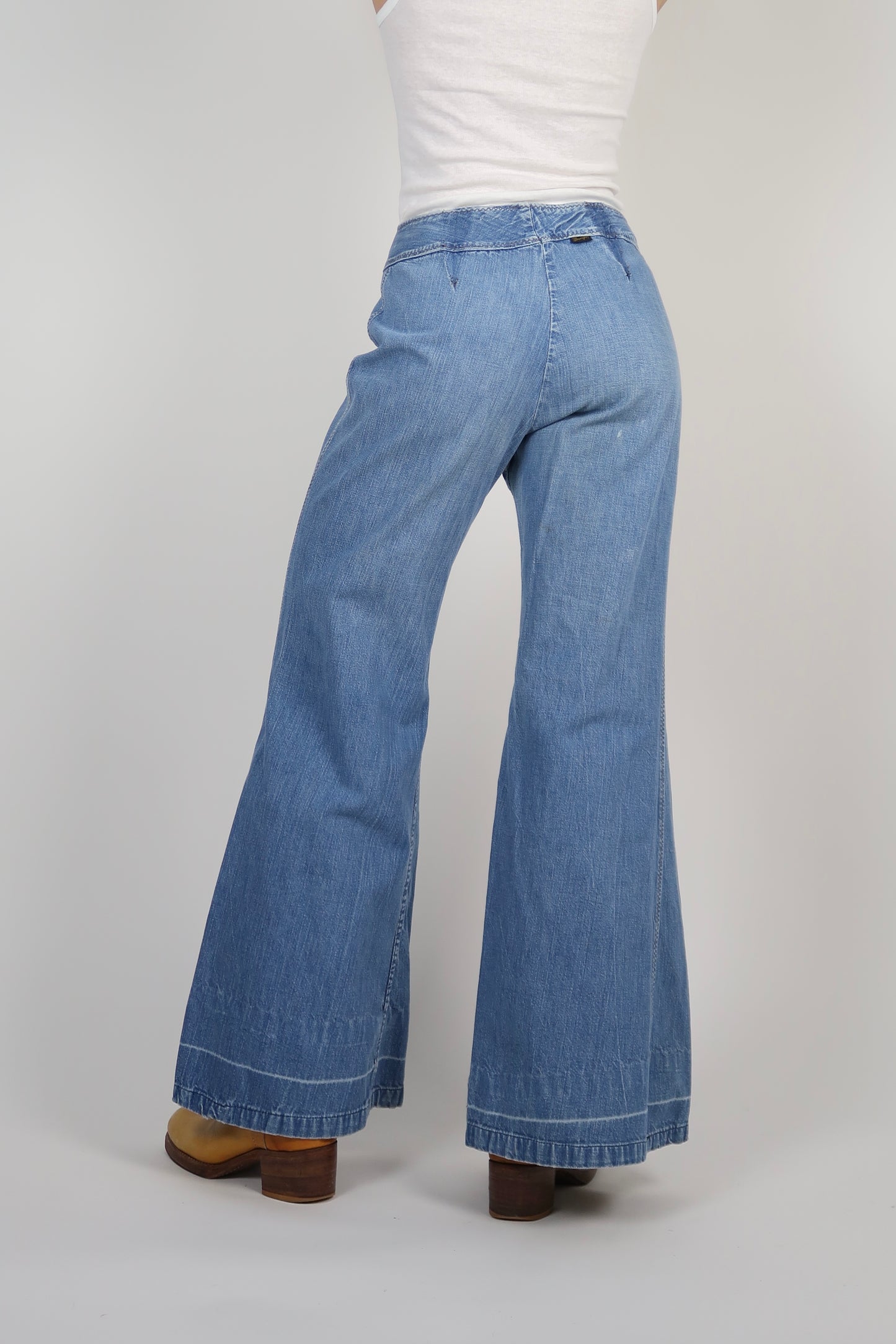 Wrangler light weight jeans