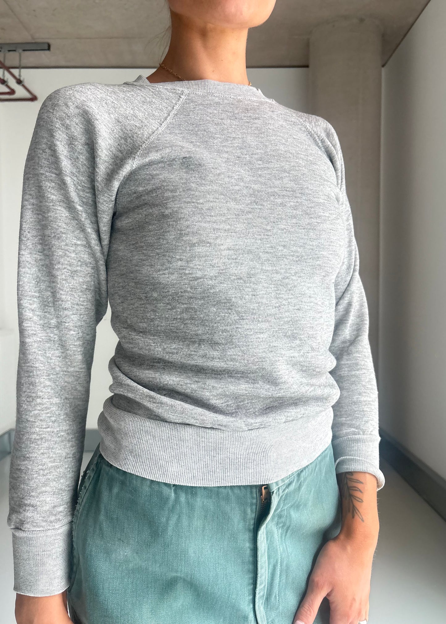70s grey sweatshirt