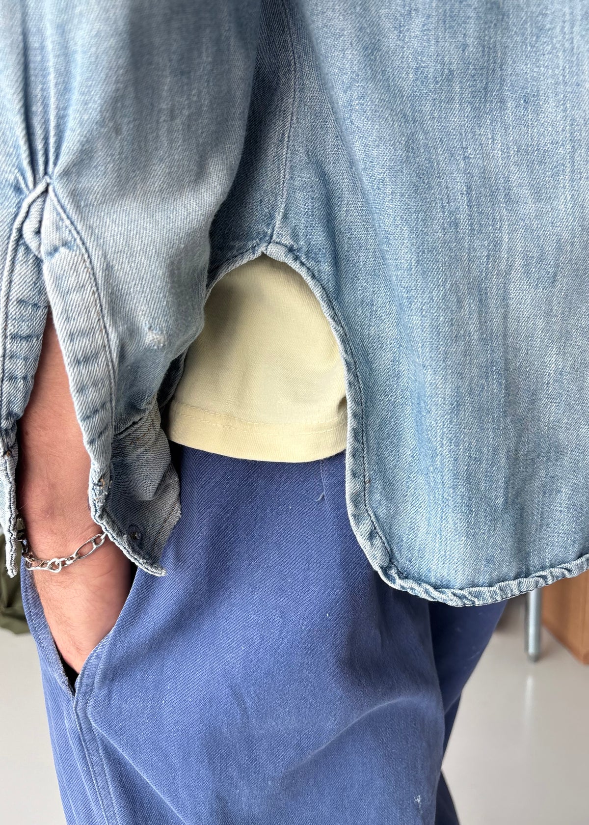 70S WHITE TAB LEVIS SHIRT