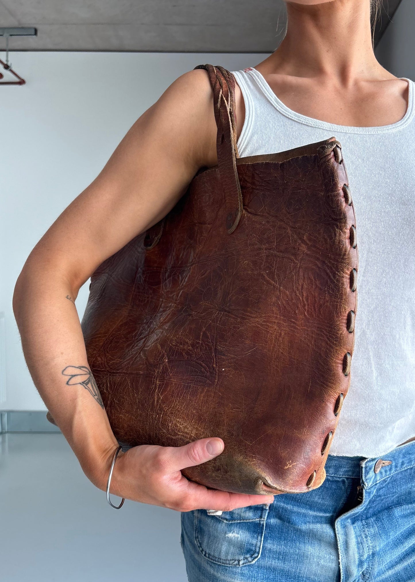 60s HIPPIE LEATHER BUCKET BAG
