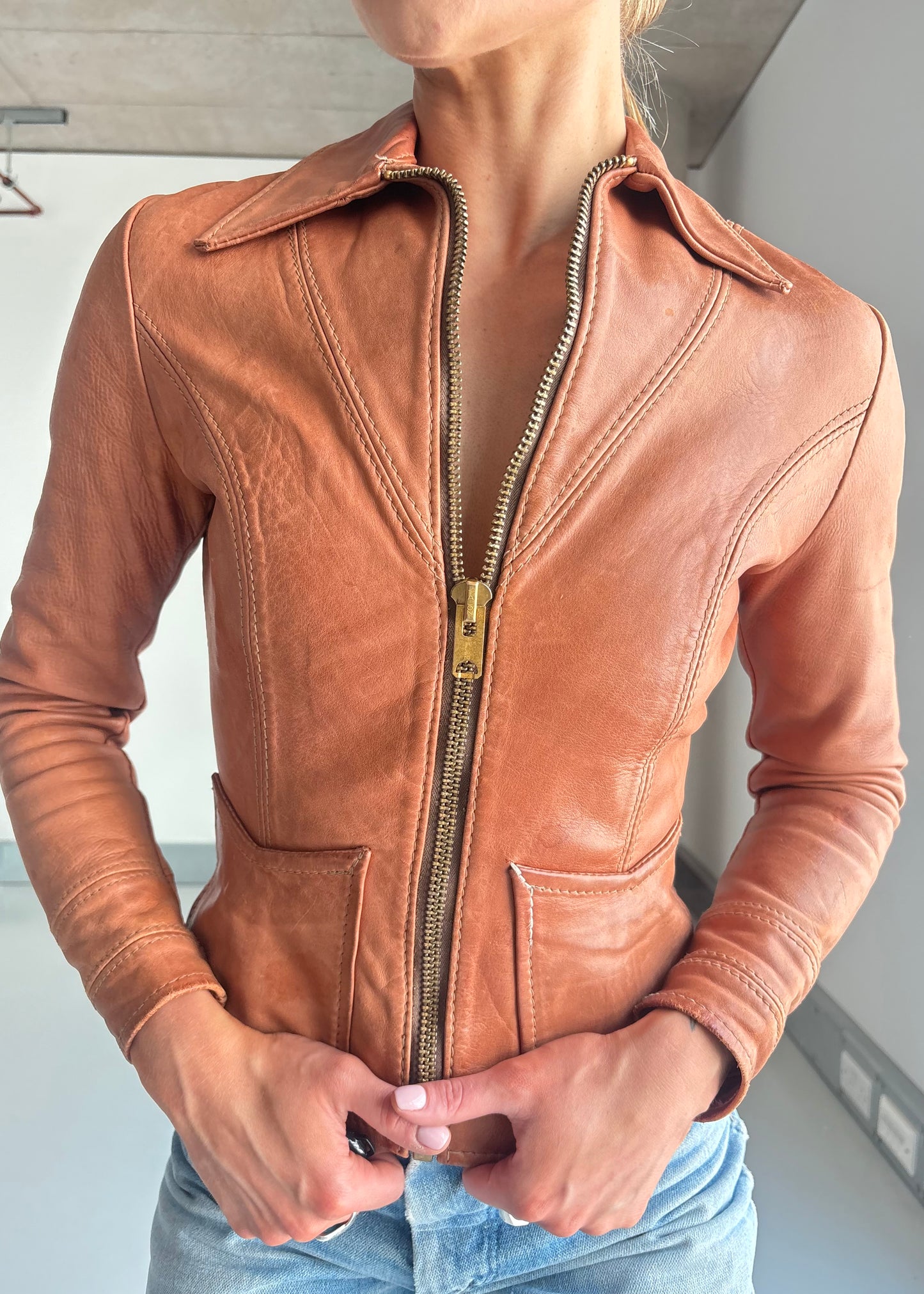 OSHWAKHON LEATHER JACKET