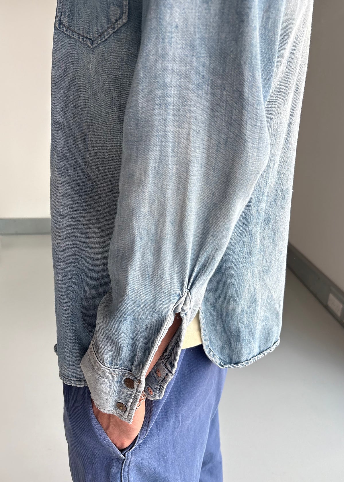 70S WHITE TAB LEVIS SHIRT