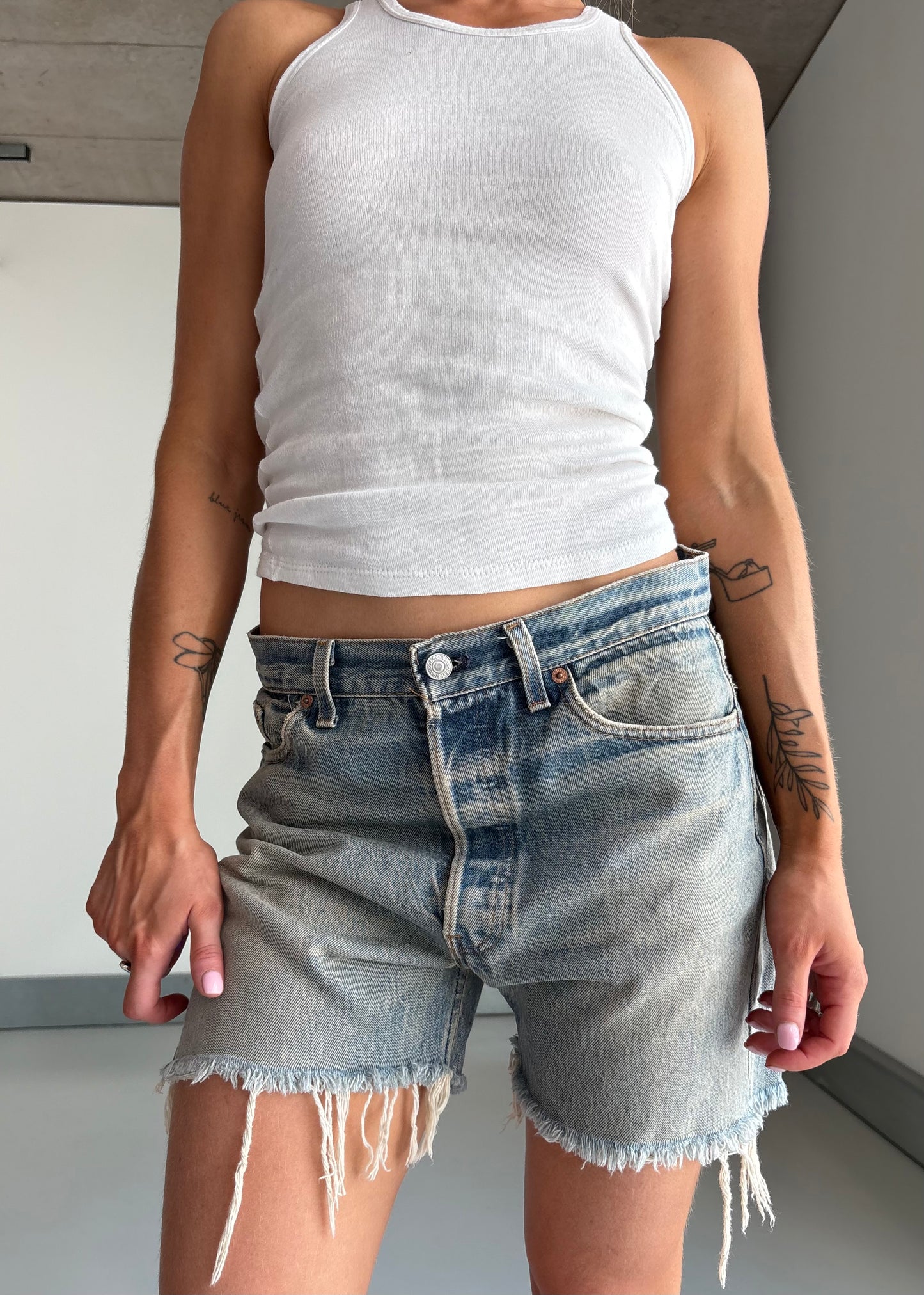90S SAND WASH CUT OFFS