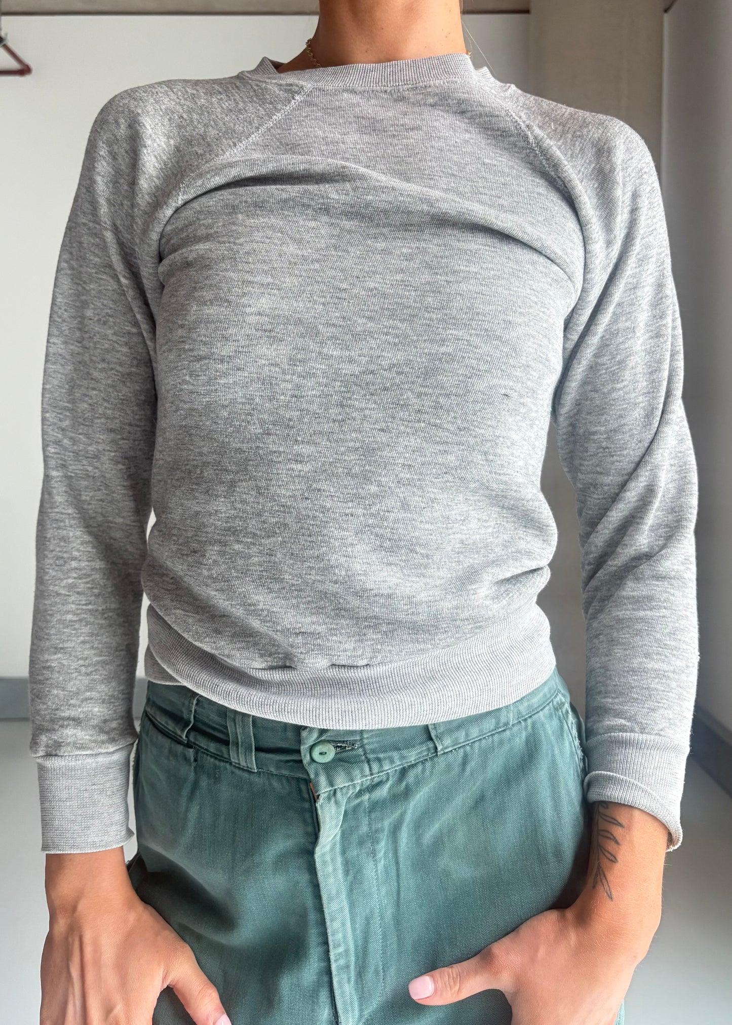 70s grey sweatshirt