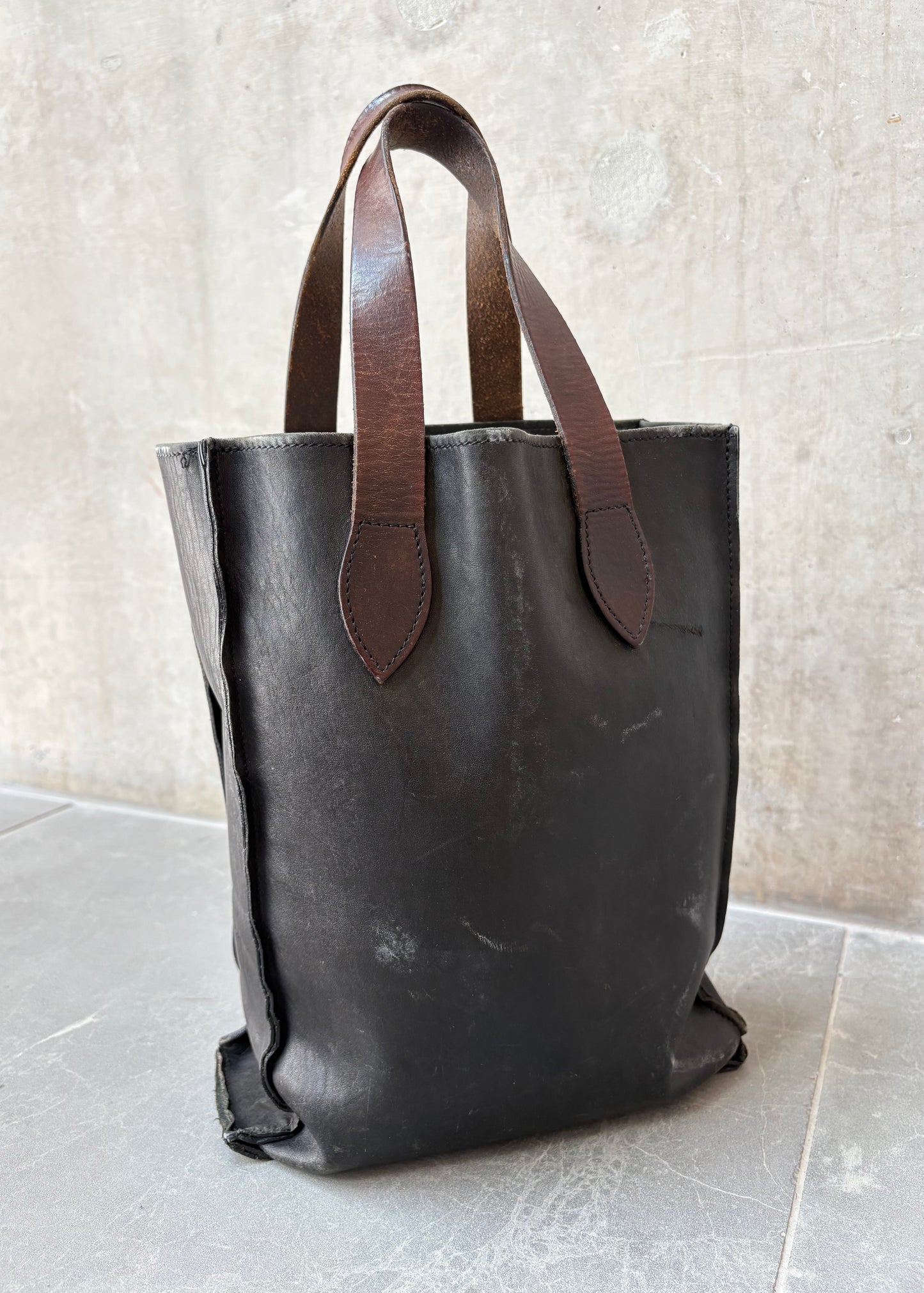 LEATHER BUCKET BAG